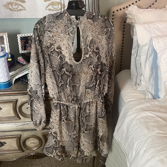Snake print long sleeve show me your mumu romper, no obvious signs of wear - Picture 3 of 4